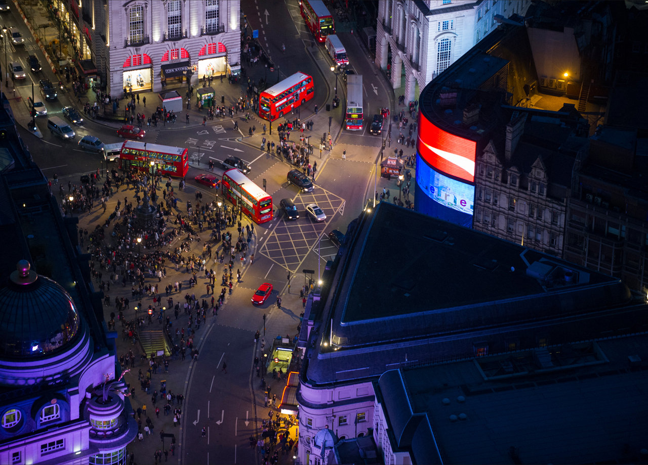 piccadilly circus at night