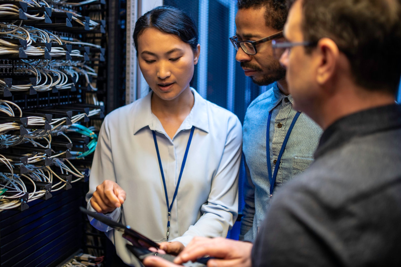 tech engineers conversating in server room