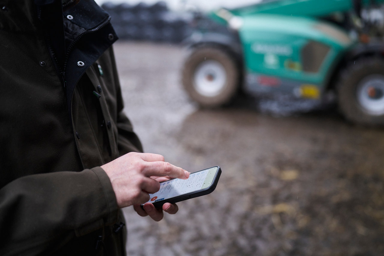 Busines user using BT and EE services