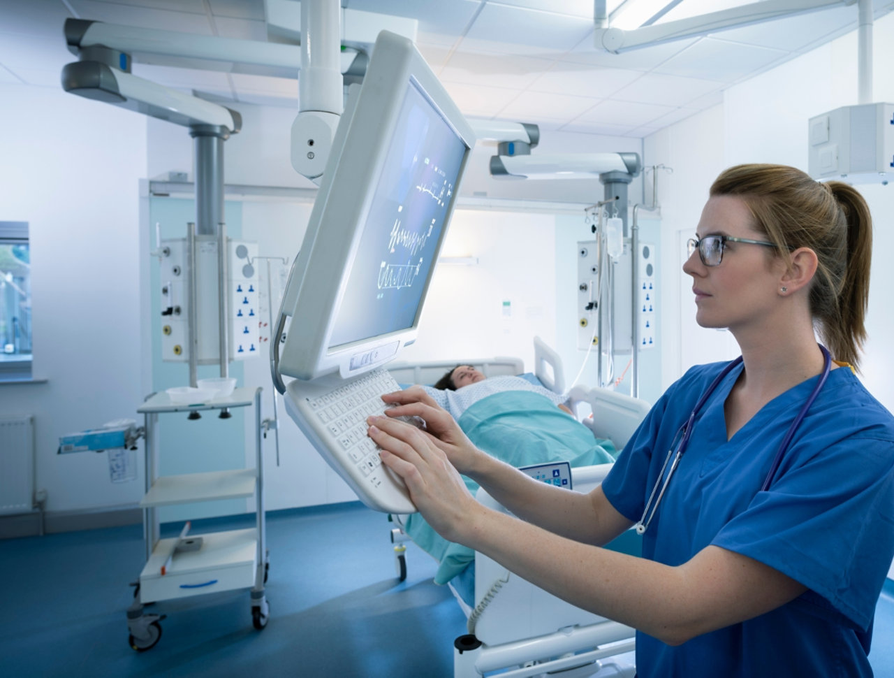 Nurse looking at a screen in an intensive care unit