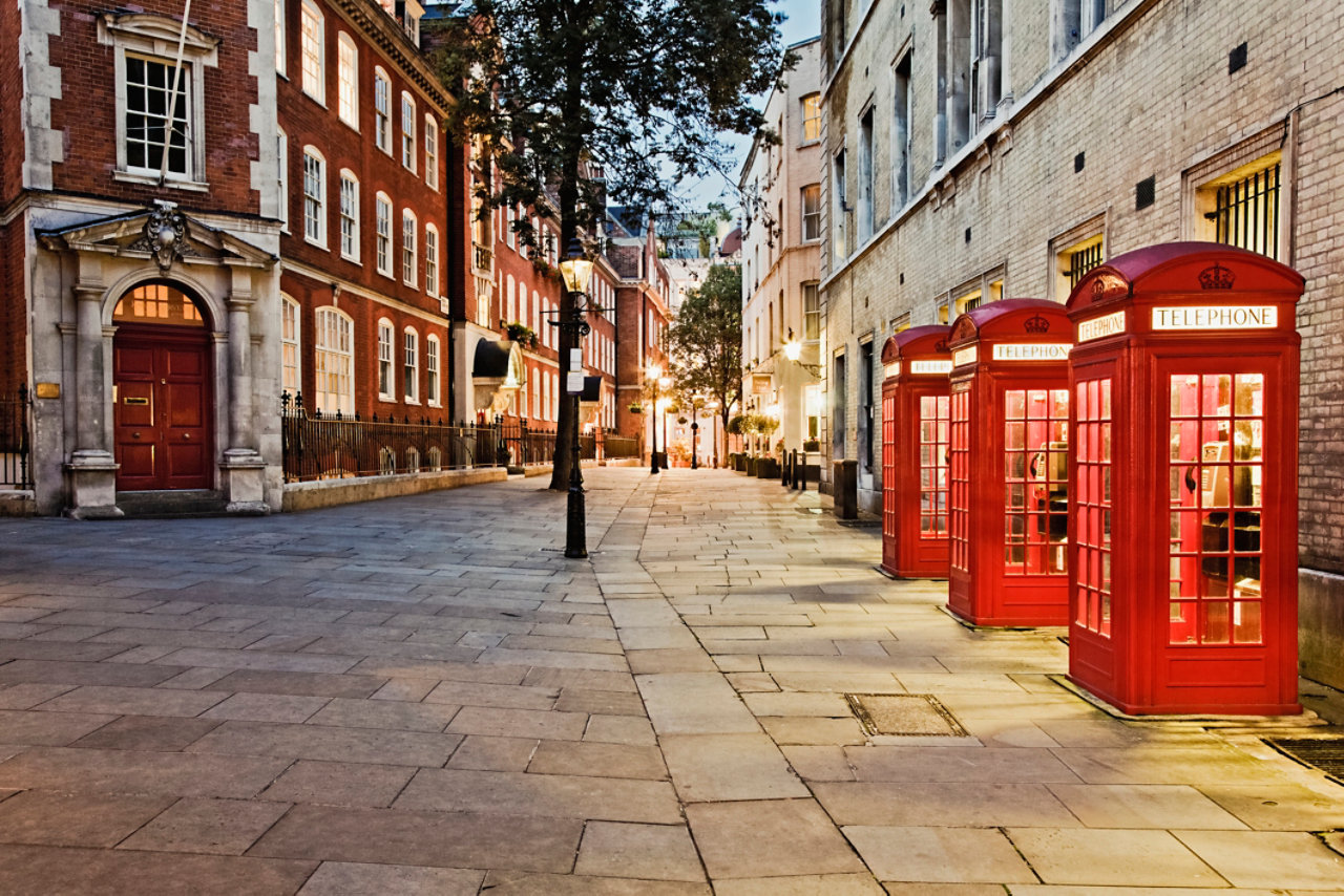 red-telephone-booths-in-covent-garden