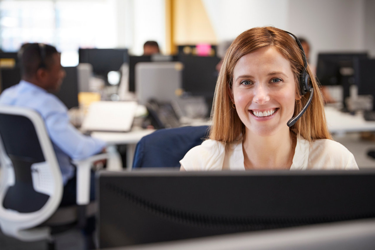 woman at helpdesk