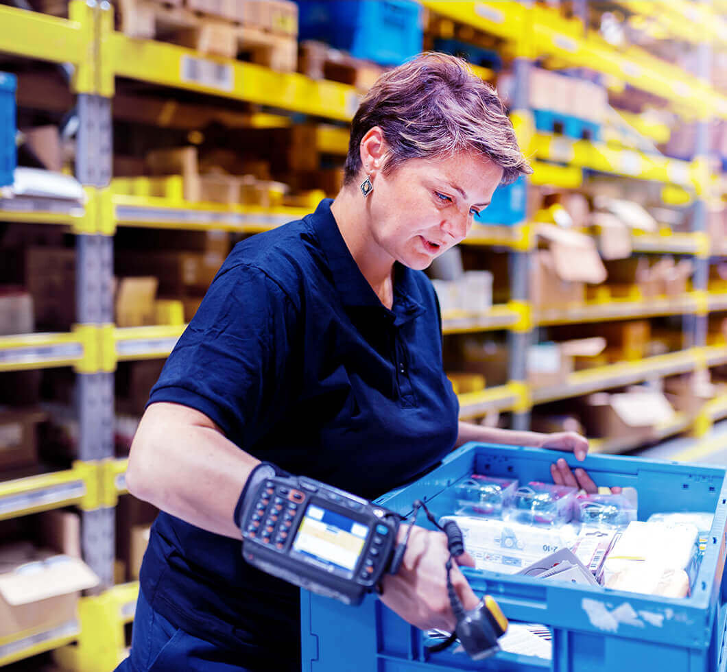 woman-using-scanner-in-grocery-packing