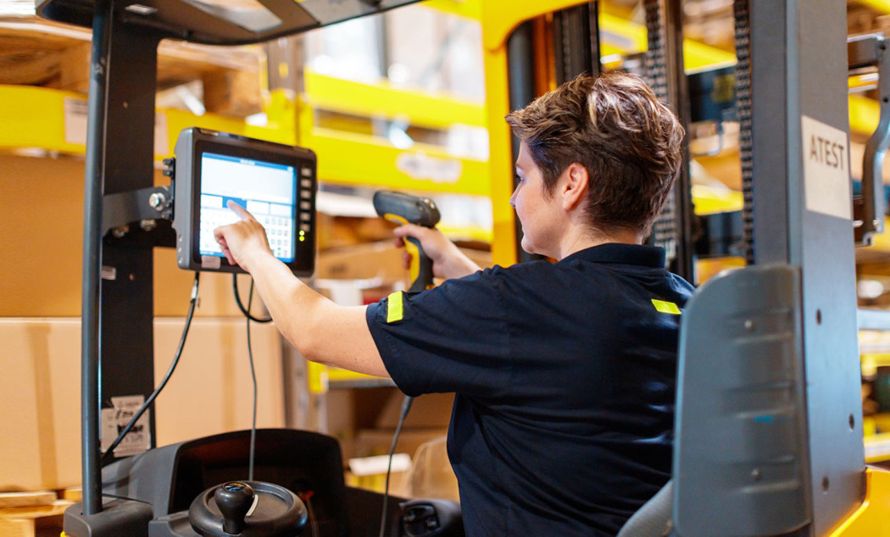 Operator in warehouse using a scanning device