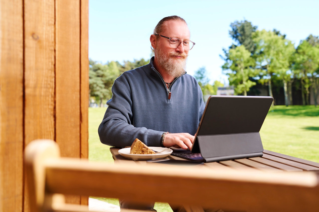 Why is business broadband essential for remote workers?