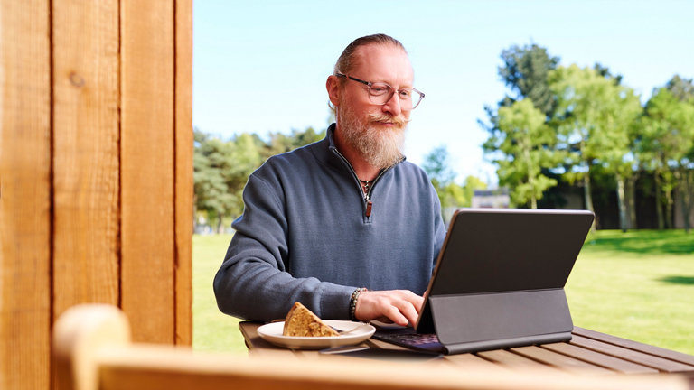 Why is business broadband essential for remote workers?